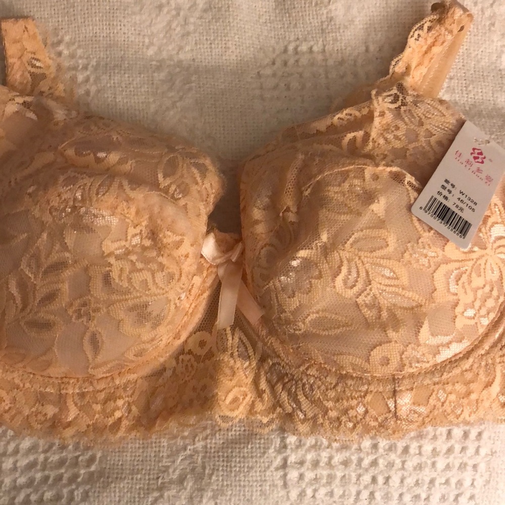 Plus size-Nude color underwire bra wide sides.